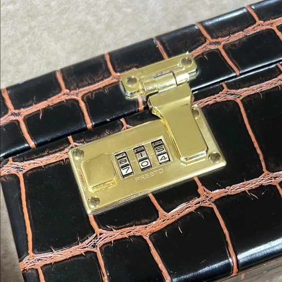 Elegant Black and Brown Crocodile Pattern Briefcase - Picture 5 of 16